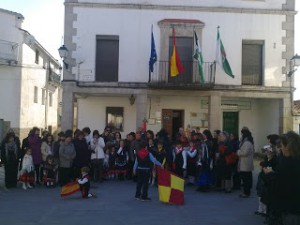 Chavales de Aceituna dispuestos para echar la bandera el día de San Sebastián "El Chicu" (Foto cortesía de Josafat Clemente)