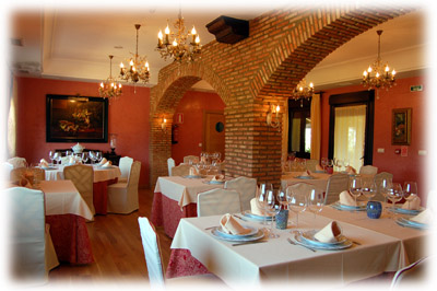 Un aspecto del restaurante Santa Marina del Hotel Rural Alcor del Roble donde se pueden degustar platos del Emperador