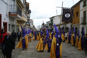 “Procesión de los cucuruchos, en Zarza de Granadilla, el día de Viernes Santo” (Foto: JOSÉ MARÍA DOMÍNGUEZ MORENO)